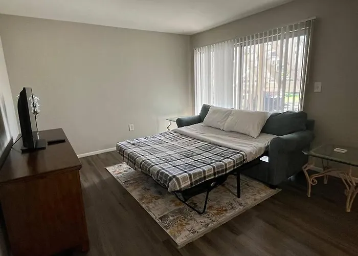 Cozy Retreat 1.8 Mi To Stadium