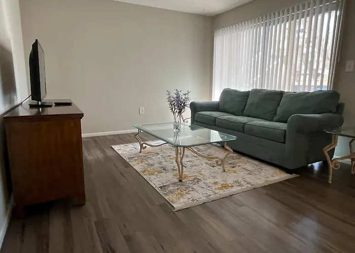 Cozy Retreat 1.8 Mi To Stadium