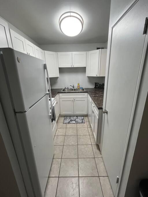 Cozy Retreat 1.8 Mi To Stadium Apartment *